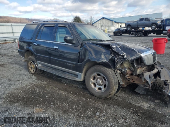 2001 Lincoln Navigator z VIN 5LMFU28R01LJ32925, wystawiony jako Copart lot #83013504 z przebiegiem 132 750 mil mil oraz Szkody całkowita. Historia ofert i sprzedaży dostępna na DreamBid. Obrazek 4.
