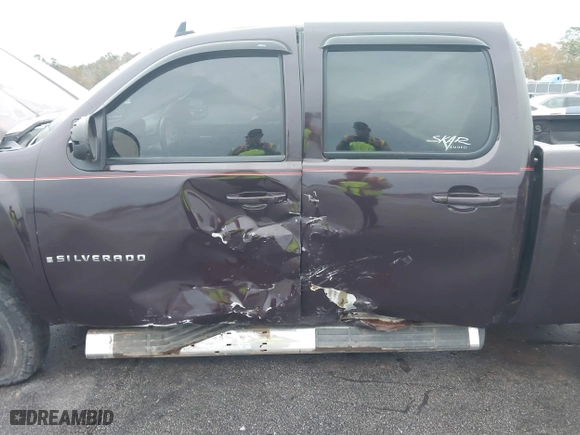 2008 Chevrolet Silverado 1500 LT w/1LT with VIN 2GCEK13J581272649, listed as a IAAI auction lot 41045998 with 198,008 mi miles. Bid and sale history available at carsss.com. Image 6.