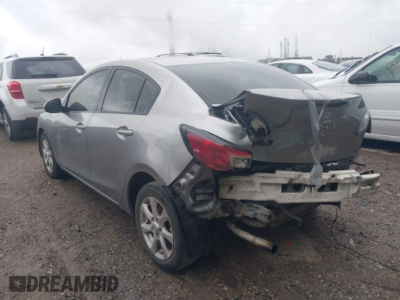 2013 Mazda 3 i SV z VIN JM1BL1TF2D1761375, wystawiony jako IAAI lot #42373558 z przebiegiem 150 196 mil mil oraz . Historia ofert i sprzedaży dostępna na DreamBid. Obrazek 3.