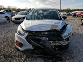 2017 Ford Escape S с VIN 1FMCU0F77HUE01261, выставлен на аукционе Copart как лот 53249535 с пробегом 116 493 миль миль и На запчасти • Non repairable. История ставок и продаж доступна на DreamBid. Изображение 5.