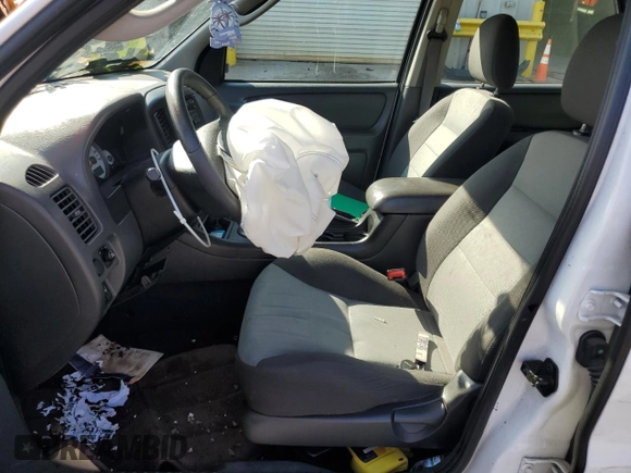 2006 Ford Escape XLS with VIN 1FMYU02Z46KB46719, listed as a Copart auction lot 44072045 with 0 mi miles and Salvage Title. Bid and sale history available at carsss.com. Image 7.