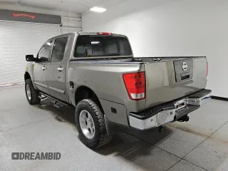2006 Nissan Titan LE z VIN 1N6AA07BX6N573134, wystawiony jako Copart lot #46487815 z przebiegiem 161 174 mil mil oraz Czysty tytuł • Clean title. Historia ofert i sprzedaży dostępna na DreamBid. Obrazek 2.