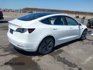 2020 Tesla Model 3 Standard Range Plus z VIN 5YJ3E1EA6LF659311, wystawiony jako IAAI lot #42363341 z przebiegiem 96 378 mil mil oraz . Historia ofert i sprzedaży dostępna na DreamBid. Obrazek 4.