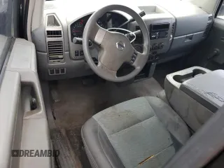 2006 Nissan Titan SE z VIN 1N6BA06AX6N546044, wystawiony jako Copart lot #57662705 z przebiegiem 207 161 mil mil oraz Czysty tytuł • Clean title. Historia ofert i sprzedaży dostępna na DreamBid. Obrazek 8.
