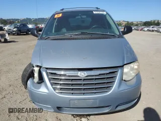 2005 Chrysler Town & Country Touring z VIN 2C4GP54L25R204100, wystawiony jako Copart lot #57632735 z przebiegiem 117 240 mil mil oraz Szkoda całkowita • Salvage title. Historia ofert i sprzedaży dostępna na DreamBid. Obrazek 5.