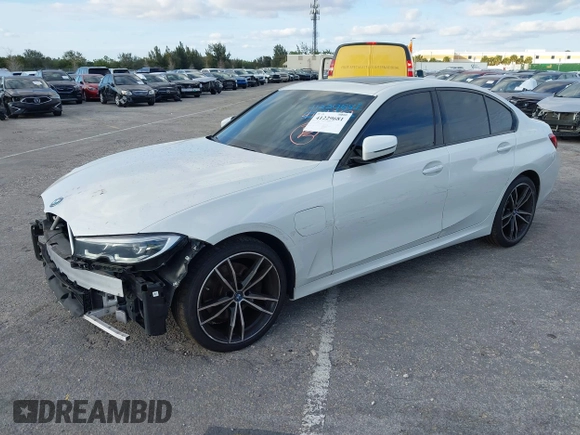 2022 BMW 3 Series 330e with VIN 3MW5P7J08N8C65252, listed as a IAAI auction lot 41229681 with 27,606 mi miles. Bid and sale history available at carsss.com. Image 18.
