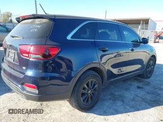 2020 Kia Sorento LX with VIN 5XYPG4A34LG631388, listed as a IAAI auction lot 40513563 with 112,565 mi miles. Bid and sale history available at carsss.com. Image 4.