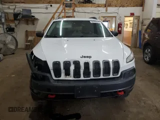 2014 Jeep Cherokee Trailhawk z VIN 1C4PJMBS0EW129300, wystawiony jako Copart lot #50782375 z przebiegiem 115 808 mil mil oraz Szkoda całkowita • Salvage title. Historia ofert i sprzedaży dostępna na DreamBid. Obrazek 5.
