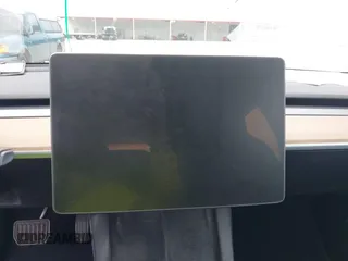 2022 Tesla Model 3 Long Range z VIN 5YJ3E1EB2NF246443, wystawiony jako IAAI lot #42179219 z przebiegiem Nie podano mil oraz . Historia ofert i sprzedaży dostępna na DreamBid. Obrazek 15.