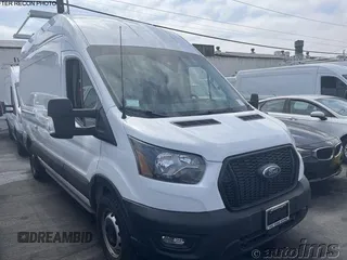 2023 Ford Transit Cargo z VIN 1FTBR1X80PKC02609, wystawiony jako IAAI lot #42845487 z przebiegiem 6 879 mil mil oraz . Historia ofert i sprzedaży dostępna na DreamBid. Obrazek 5.
