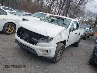 2018 Chevrolet Colorado 2WD Work Truck z VIN 1GCHSBEA2J1317431, wystawiony jako IAAI lot #38838974 z przebiegiem 132 231 mil mil oraz . Historia ofert i sprzedaży dostępna na DreamBid. Obrazek 2.