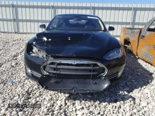 2013 Tesla Model S with VIN 5YJSA1CN8DFP27459, listed as a Copart auction lot 45962835 with Not Provided miles and Salvage Title. Bid and sale history available at DreamBid. Image 5.