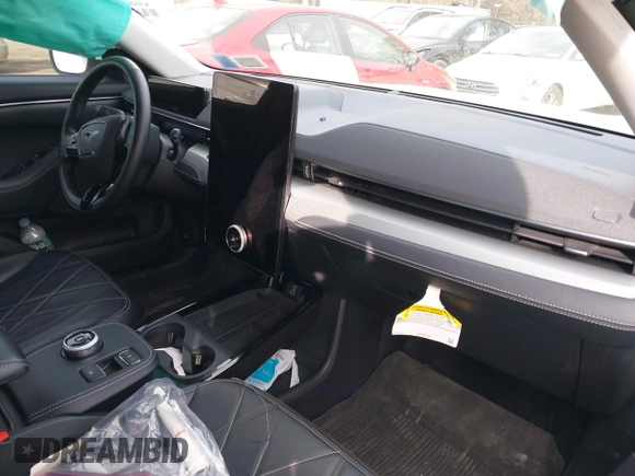 2022 Ford Mustang Mach-E Select z VIN 3FMTK1SS4NMA16858, wystawiony jako IAAI lot #41609839 z przebiegiem 46 462 mil mil oraz . Historia ofert i sprzedaży dostępna na DreamBid. Obrazek 5.