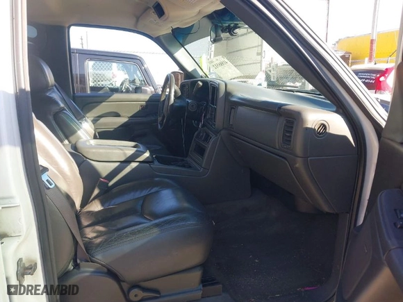 2004 Chevrolet Silverado 1500 Crew Cab Z71 with VIN 2GCEK13T641400781, listed as a IAAI auction lot 41888512 with 9,999,999 mi miles. Bid and sale history available at carsss.com. Image 5.