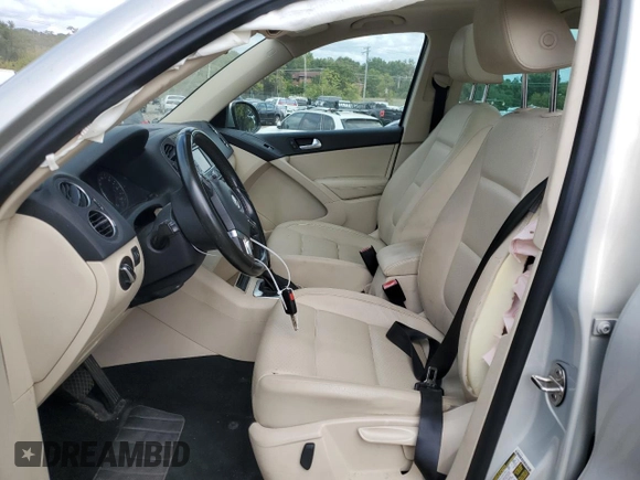 2013 Volkswagen Tiguan SE z VIN WVGBV7AX0DW539618, wystawiony jako Copart lot #71529804 z przebiegiem 148 362 mil mil oraz Szkoda całkowita • Salvage title. Historia ofert i sprzedaży dostępna na DreamBid. Obrazek 7.