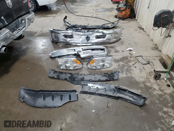 2016 Ram 1500 Big Horn z VIN 3C6RR7LT2GG135991, wystawiony jako Copart lot #47584485 z przebiegiem 182 654 mil mil oraz Szkoda całkowita • Salvage title. Historia ofert i sprzedaży dostępna na DreamBid. Obrazek 13.