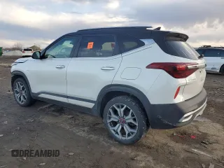 2021 Kia Seltos SX with VIN KNDETCA28M7073418, listed as a Copart auction lot 43989205 with 67,825 mi miles and Salvage Title. Bid and sale history available at carsss.com. Image 2.
