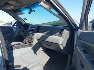 2005 Jeep Grand Cherokee Laredo with VIN 1J4HR48N45C628711, listed as a IAAI auction lot 42004501 with 147,047 mi miles. Bid and sale history available at carsss.com. Image 5.