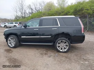 2019 Cadillac Escalade Premium Luxury with VIN 1GYS4CKJ5KR131129, listed as a IAAI auction lot 41983905 with 32,568 mi miles. Bid and sale history available at carsss.com. Image 15.