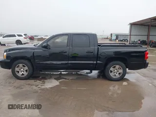 2005 Dodge Dakota SLT z VIN 1D7HE48N05S304121, wystawiony jako IAAI lot #42165773 z przebiegiem 192 886 mil mil oraz . Historia ofert i sprzedaży dostępna na DreamBid. Obrazek 14.