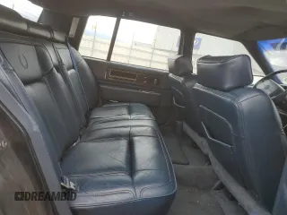 1990 Cadillac DeVille z VIN 1G6CD5338L4376482, wystawiony jako Copart lot #76513224 z przebiegiem 139 628 mil mil oraz Czysty tytuł • Clean title. Historia ofert i sprzedaży dostępna na DreamBid. Obrazek 10.