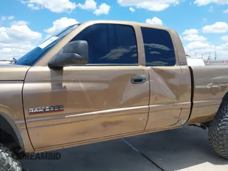2001 Dodge 2500 z VIN 3B7KF236X1G711561, wystawiony jako IAAI lot #42168089 z przebiegiem 221 062 mil mil oraz . Historia ofert i sprzedaży dostępna na DreamBid. Obrazek 6.
