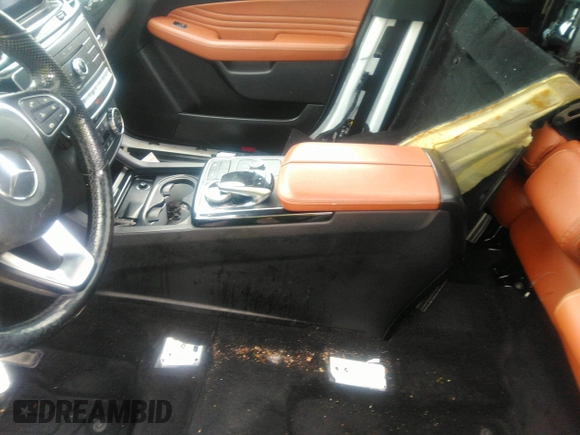 2019 Mercedes-Benz GLE 43 AMG z VIN 4JGED6EB3KA133478, wystawiony jako IAAI lot #39353380 z przebiegiem 100 564 mil mil oraz . Historia ofert i sprzedaży dostępna na DreamBid. Obrazek 17.