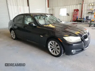 2011 BMW 3 Series 328i z VIN WBAPH7C52BE850089, wystawiony jako Copart lot #60045065 z przebiegiem Nie podano mil oraz Szkoda całkowita • Salvage title. Historia ofert i sprzedaży dostępna na DreamBid. Obrazek 4.