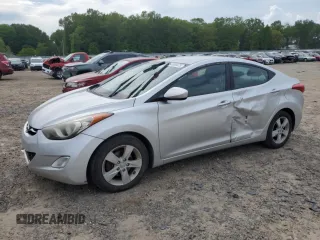 2013 Hyundai Elantra GLS z VIN KMHDH4AE9DU755041, wystawiony jako Copart lot #54495475 z przebiegiem 181 131 mil mil oraz Czysty tytuł • Clean title. Historia ofert i sprzedaży dostępna na DreamBid. Obrazek 1.