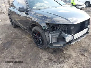 2019 Audi Q8 Prestige z VIN WA1CVAF16KD023972, wystawiony jako IAAI lot #41774864 z przebiegiem 85 314 mil mil oraz . Historia ofert i sprzedaży dostępna na DreamBid. Obrazek 6.