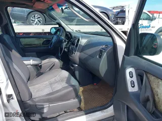 2003 Ford Escape XLT Popular 2 with VIN 1FMCU93163KB78008, listed as a IAAI auction lot 41660779 with 153,898 mi miles. Bid and sale history available at carsss.com. Image 5.