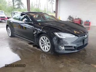 2018 Tesla Model S 75D z VIN 5YJSA1E2XJF264738, wystawiony jako IAAI lot #42299637 z przebiegiem Nie podano mil oraz . Historia ofert i sprzedaży dostępna na DreamBid. Obrazek 1.