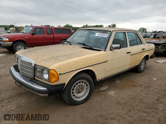 1983 Mercedes-Benz 300 with VIN WDBAB33A2DB030078, listed as a Copart auction lot 54630525 with 233,016 mi miles and Clean Title. Bid and sale history available at carsss.com. Image 1.