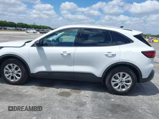 2025 Ford Escape Active z VIN 1FMCU0GN4SUA57229, wystawiony jako IAAI lot #42122877 z przebiegiem 6 119 mil mil oraz . Historia ofert i sprzedaży dostępna na DreamBid. Obrazek 14.