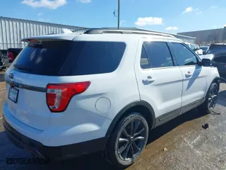 2017 Ford Explorer XLT with VIN 1FM5K7D82HGD03031, listed as a IAAI auction lot 38708280 with 137,906 mi miles. Bid and sale history available at carsss.com. Image 4.
