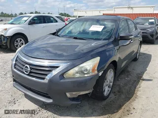 2013 Nissan Altima 3.5 SL with VIN 1N4BL3AP4DN565797, listed as a IAAI auction lot 41956413 with 200,957 mi miles. Bid and sale history available at carsss.com. Image 6.