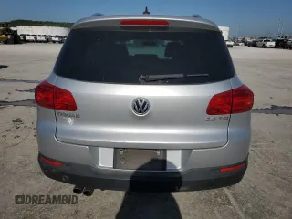 2015 Volkswagen Tiguan S z VIN WVGAV7AX6FW568958, wystawiony jako Copart lot #56716525 z przebiegiem 100 839 mil mil oraz Szkoda całkowita • Salvage title. Historia ofert i sprzedaży dostępna na DreamBid. Obrazek 6.