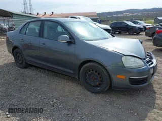 2008 Volkswagen Jetta S with VIN 3VWJZ71K78M128499, listed as a IAAI auction lot 42076832 with 194,562 mi miles and . Bid and sale history available at DreamBid. Image 1.