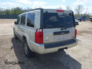 2007 Jeep Commander Sport z VIN 1J8HG48P17C695954, wystawiony jako IAAI lot #42106559 z przebiegiem Nie podano mil oraz . Historia ofert i sprzedaży dostępna na DreamBid. Obrazek 3.