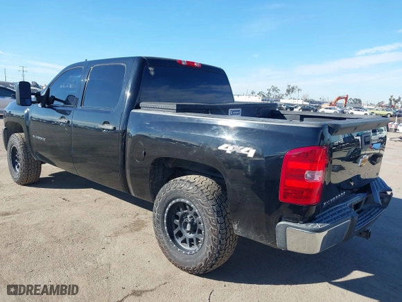 2012 Chevrolet Silverado 1500 LT with VIN 1GCPKSE70CF173450, listed as a IAAI auction lot 41588645 with 172,995 mi miles. Bid and sale history available at carsss.com. Image 3.