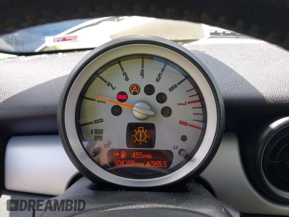 2009 MINI Hardtop with VIN WMWMF33509TU74290, listed as a IAAI auction lot 42538919 with 104,209 mi miles and . Bid and sale history available at DreamBid. Image 7.