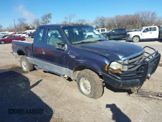 2004 Ford F-250 XL z VIN 1FTNX21L34EB63367, wystawiony jako IAAI lot #41395910 z przebiegiem 175 223 mil mil oraz . Historia ofert i sprzedaży dostępna na DreamBid. Obrazek 1.