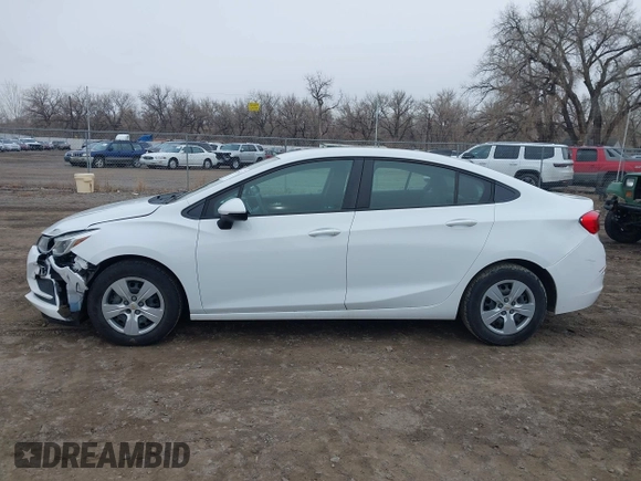 2017 Chevrolet Cruze LS z VIN 1G1BC5SM7H7140622, wystawiony jako IAAI lot #41725637 z przebiegiem 137 089 mil mil oraz . Historia ofert i sprzedaży dostępna na DreamBid. Obrazek 14.