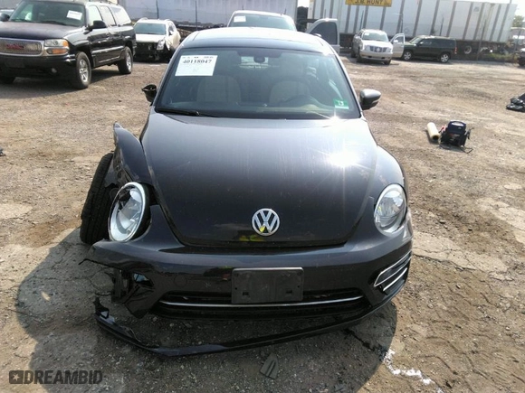 2018 Volkswagen Beetle S with VIN 3VWFD7ATXJM705321, listed as a IAAI auction lot 40118047 with NaN miles. Bid and sale history available at carsss.com. Image 12.