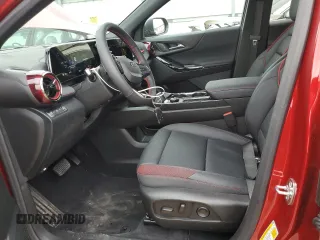 2025 Chevrolet Equinox AWD RS z VIN 3GNAXTEGXSL259454, wystawiony jako Copart lot #52596955 z przebiegiem 1 009 mil mil oraz Szkoda całkowita • Salvage title. Historia ofert i sprzedaży dostępna na DreamBid. Obrazek 7.