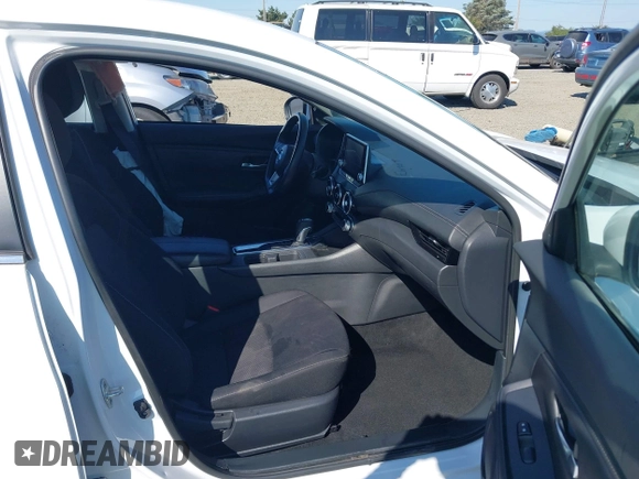 2022 Nissan Sentra SV z VIN 3N1AB8CV0NY244235, wystawiony jako IAAI lot #42453885 z przebiegiem 46 533 mil mil oraz . Historia ofert i sprzedaży dostępna na DreamBid. Obrazek 5.
