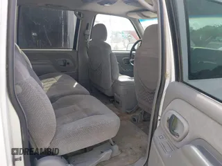 1999 Chevrolet Suburban z VIN 3GNFK16R1XG165083, wystawiony jako IAAI lot #42137129 z przebiegiem 209 137 mil mil oraz . Historia ofert i sprzedaży dostępna na DreamBid. Obrazek 8.