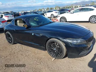 2012 BMW Z4 sDrive28i z VIN WBALL5C56CE716558, wystawiony jako IAAI lot #42065347 z przebiegiem 93 438 mil mil oraz . Historia ofert i sprzedaży dostępna na DreamBid. Obrazek 1.