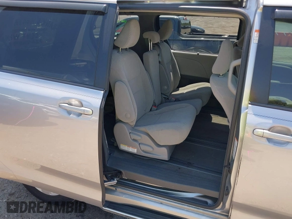 2018 Toyota Sienna LE Auto Access Seat with VIN 5TDKZ3DC0JS940186, listed as a IAAI auction lot 41991827 with 80,071 mi miles and . Bid and sale history available at DreamBid. Image 8.