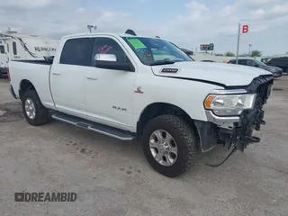 2022 Ram 2500 Big Horn z VIN 3C6UR5DL3NG297915, wystawiony jako IAAI lot #41893230 z przebiegiem 93 046 mil mil oraz . Historia ofert i sprzedaży dostępna na DreamBid. Obrazek 1.